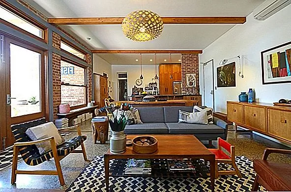 Первоначальные бродяги были одноэтажными домами, хотя двухэтажные версии (уровни раскола a.k.a.) пришли немного позже. Для людей с болезненными суставами или для тех, кто просто хочет, чтобы все было легко доступно, идеальное решение - одноэтажное макет. Нет лестницы, чтобы подняться или полы и потолки, чтобы отделить вас от происходящего.