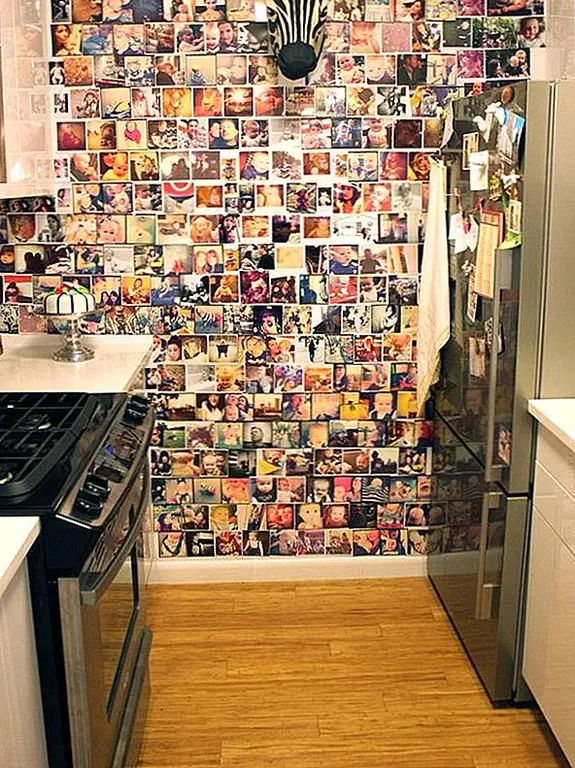 Это могут быть Polaroids или те, которые печатаются прямо с принтера. Как бы то ни было, небольшая стена, покрытая менее совершенными фотографиями, создаст текстуру и легкий, потрепанный стиль бохо.