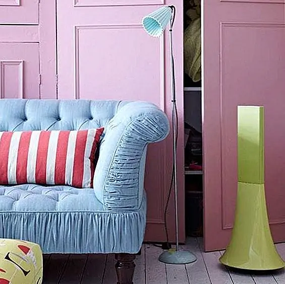 Этот номер отличается многочисленными весенними цветами от синего до светло-розового до зеленого. Это отличный пример использования этих цветов в гармонии и не бояться принятия проектных рисков. Цвет стены, в частности, будет отлично смотреться круглый год. {Найден на InfoHomeDecor}.