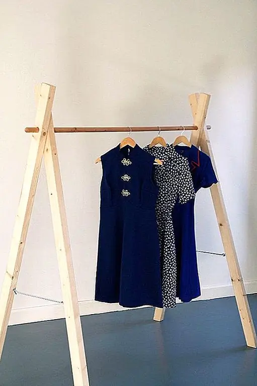 Простые и практичные стойки для одежды для повседневных декоров