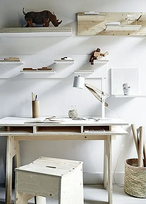 Маркировка ваших вещей - важный шаг к организации. Таким образом вам постоянно напомнят, где находятся предметы, а другие также точно знают, куда положить предмет, который они заимствовали, или найти нужный предмет.