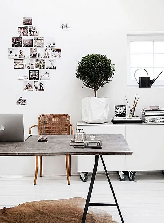 Ящики почти всегда беспорядочны. Поэтому отличная идея - использовать организаторы ящиков или контейнеры для маленьких предметов. Кроме того, поместите похожие предметы вместе или поместите элементы, которые используются вместе в одном ящике.