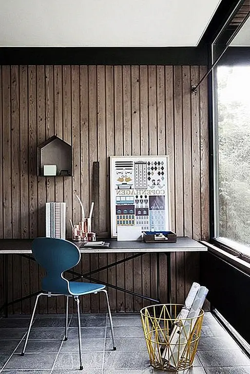 Начните с того, что загромождаете свой офис. Избавьтесь от всего, что вам там не нужно или не будет там. Быть методичным и принимать по одной области за раз. Пройдите все и поставьте то, что вы не использовали некоторое время в отдельной куче. Если вы найдете предмет, который вы не использовали в течение нескольких месяцев, и даже не можете решить, понадобится ли вам снова, не стесняйтесь и выбросите его.