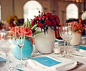 4 простых идеи для украшения горшечными цветами