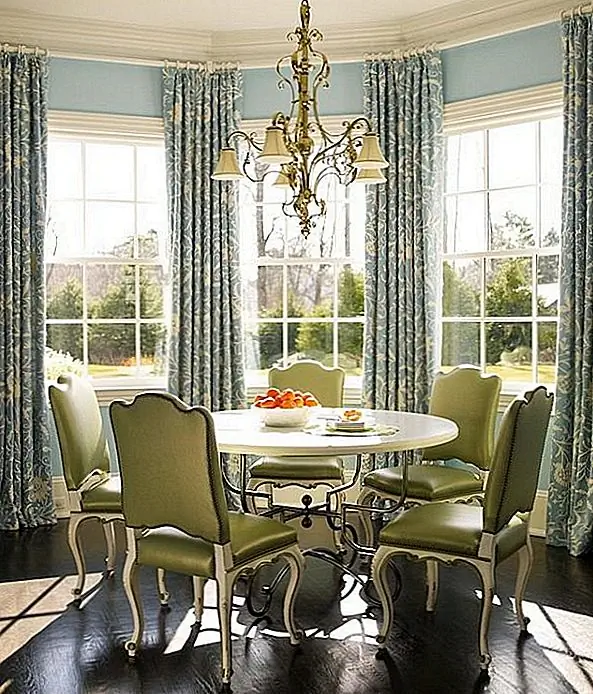 В зависимости от места, которое вы выделяете для обеденного стола, нужно выбирать размер и высоту. Это позволит членам вашей семьи отлично наслаждаться блюдами с комфортом, предлагаемым обеденным столом. Дальнейший повторный ремонт следует предотвратить. Обслуживание стандартного обеденного стола довольно просто, как на регулярной основе, очистка становится процессом, и стол всегда готов к еде.