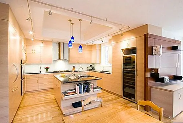 В большинстве случаев на кухне есть только один источник искусственного света. Однако освещение задач может быть прекрасным дополнением. Например, вы можете установить светодиодные полосы под настенные шкафы или у вас может быть бра в углу.