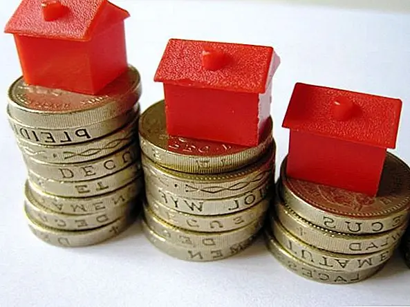 Потенциальные покупатели могут быть влюблены в ваш дом, но если цена не является разумной, тогда им придется отказаться от дома своей мечты и найти что-то еще. Важно установить реалистичную цену для дома. Не разрушайте все, оценивая свой дом слишком высоко. В конечном итоге у вас не будет покупателей, и ваши планы пострадают.