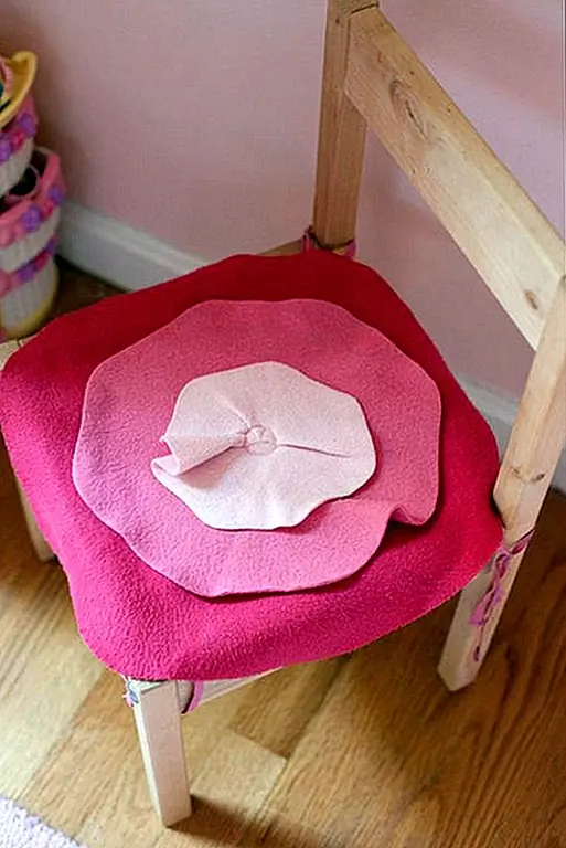 Или, возможно, вы можете сделать своего рода гибридный фломастер, который вы можете использовать в качестве чехла для кресла. Вы можете комбинировать три цвета, создать дизайн ombre или придумать новый внешний вид и дизайн.