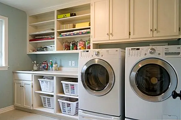 Сохранение всех функций, доступных из центра, помогает ускорить процесс. Даже в небольших прачечных это может быть достигнуто за счет использования складного и утопленного оборудования. Когда вы придете, чтобы украсить или обновить свою прачечную, настройте ее организованно и никогда не почувствуете, что день стирки снова перегружен.