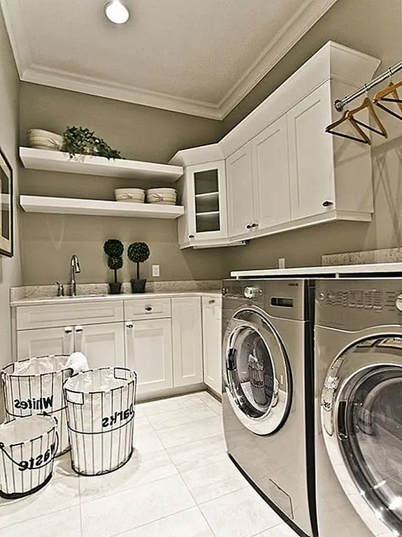 Сортировка вашей стирки в разные нагрузки для машины - это первый шаг к свободному стирке. Никто не хочет тщательно выбирать программу для стирки белого белья, только чтобы найти, что цветной носок не был выбран, разрушая стирку. Используйте различные ящики для стирки, чтобы очистить ваши стирки до белизны, красителей и деликатесов, чтобы различные предметы одежды получали правильную программу стирки.