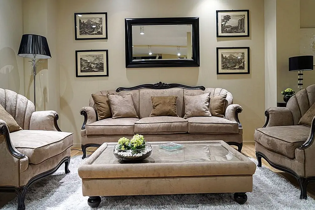 Правило высоты галереи подходит для пробелов, таких как коридоры или фойе. Если вы хотите отображать свои фотографии в гостиной или столовой, вам нужно будет отрегулировать свои измерения. Если они будут смотреться с сидящей позиции, убедитесь, что центр изображения находится на уровне глаз, измеренный при сидении на стуле или диване (в зависимости от пространства и его функции.Если вы хотите повесить их над диваном, изголовьем, камином, баром или каким-либо другим элементом, затем убедитесь, что вы оставите от 8 до 10 дюймов между нижней частью рисунка и мебельной частью или структурой под ней.