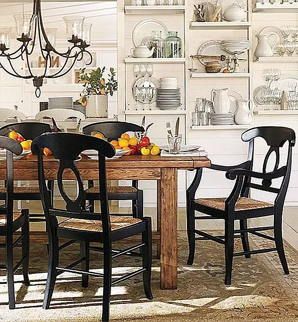 Bennett Table & Napoleon® Набор для стульев доступен по цене 2513 $.