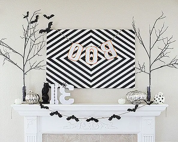 Черно-белое всегда было классической комбинацией цветов, так как до того, как Холли Golightly позавтракала перед Тиффани в ее маленьком черном платье и кремовом жемчуге. Используйте этот класс, чтобы создать мантию, которая говорит шикарный и все же страшный. (через Blooming Homestead)