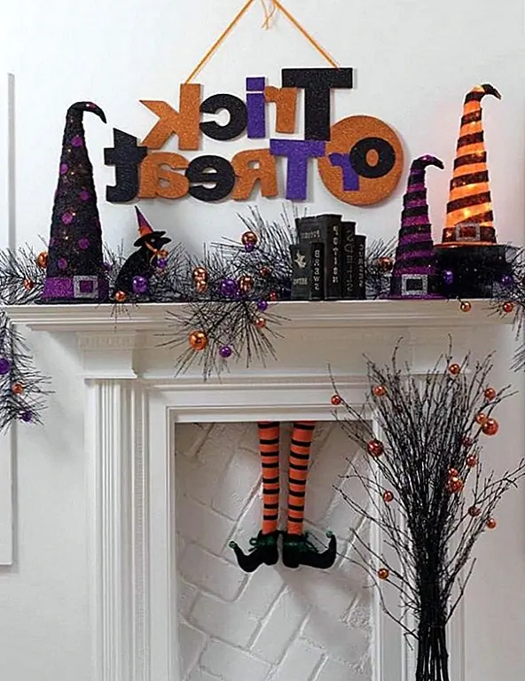 «Trick-or-Treat», «Boo», «Happy Halloween», баннеры - прекрасное дополнение к любой жуткой мантии. Выше или ниже, персонализируйте свое сообщение для ваших трюков или очистителей.