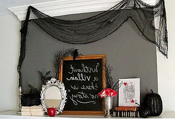 Возьмите это из фильмов, злодеи знают, как качать страшно. Используйте свое вдохновение, чтобы создать мантию, которая заставит ваших гостей подумать о Cruella De Ville, Maleficent и всех этих других плохих парнях, страдающих от позвоночника. (через Чемодан Мой Сестры)