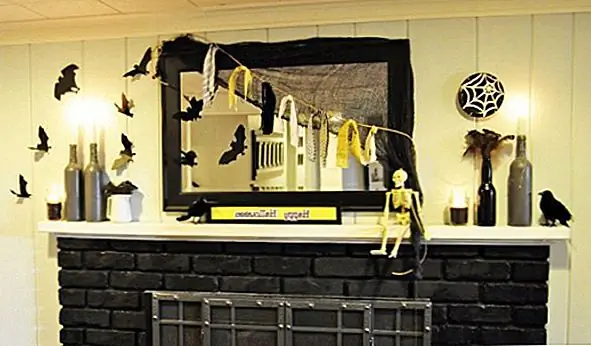 Черная бумага проста, дешева и настолько универсальна. Создайте батти-вырезы, чтобы отобразить мантийный дисплей … с мантии. Вы можете решить, наденете ли вы подходящий костюм Бэтмена для этого логова.