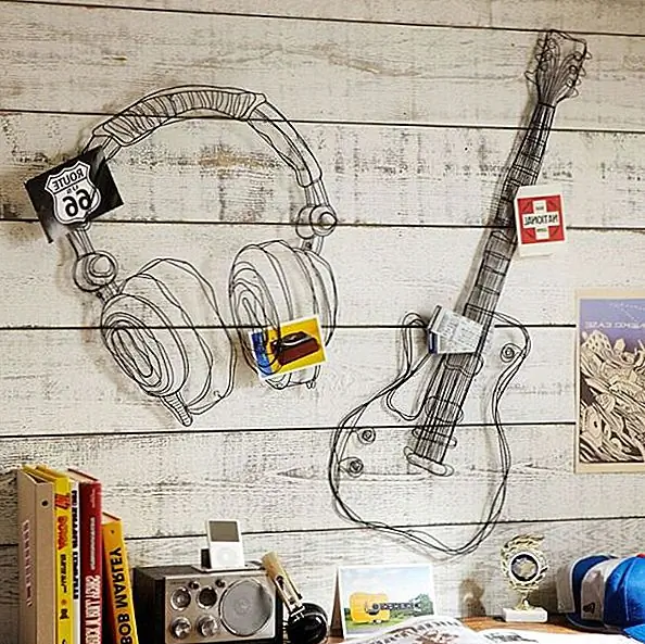 Вы когда-нибудь задумывались о том, чтобы на ваших стенах отображались украшения из проволоки. Как оказалось, проволока представляет собой ковкий материал, поэтому вы можете легко создавать всевозможные формы. С небольшим воображением и некоторым руководством вы можете создавать множество сложных украшений.