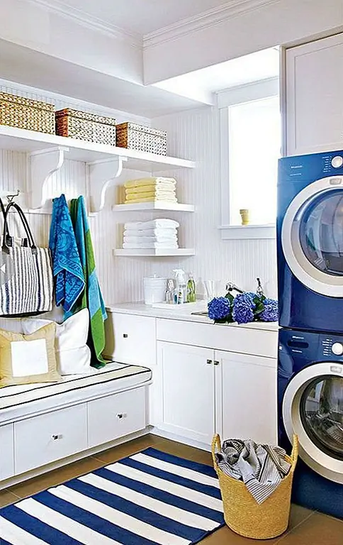 Выполнение прачечной может быть одинокой задачей, но это не обязательно! Подчинитесь, чтобы другие члены семьи присоединились к вам в задаче, обеспечив удобное размещение в прачечной. Будет стул или простая скамья. Мало того, что это увеличит возможность общения, но это сократит время, необходимое для выполнения хозяйственных обязанностей.