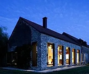 Старый фермерский дом превратился в современный семейный дом в Леннике