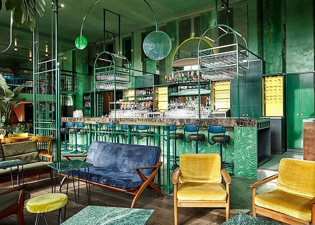 Ботаническое кафе и бар, вдохновленные тропическим лесом