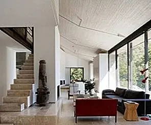 Заброшенная конюшня превратилась в семейный дом архитекторами Абатон