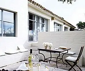 Экстремальная простота и очень привлекательный дизайн для этого средиземноморского отступления