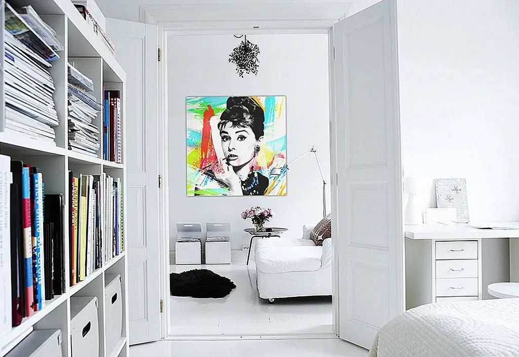 Если вашей комнате нужны искусственные источники света в течение дня, это не хороший кандидат на белые стены. Это хороший стартовый показатель того, нужно ли вам даже развлекать мысль о белых стенах в вашем пространстве.