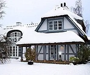 Очаровательный 1913 дом, украшенный для Рождества