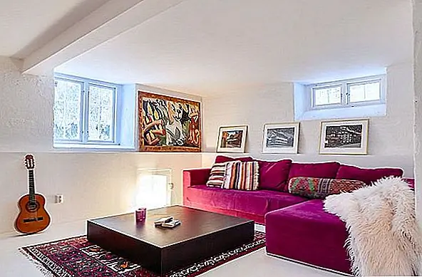 Удивительно, что не только внутренняя, но и внешняя собственность. Кревель собирает, помимо цветов, несколько прекрасных яблок, груш и персиков, малины, крыжовника и т. Д., Все рядом с красивой беседкой. Заинтересованные должны знать, что в задней части дома достаточно места для установки частного пула. {Найден на skeppsholmen}.