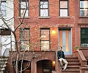 Заброшенный дом в Бруклине, прекрасно отреставрированный с небольшим бюджетом