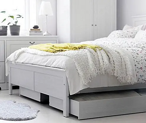 Спальни часто упускают из виду, но, когда вы думаете об этом, здесь вы проводите много времени каждый день, поэтому, возможно, пришло время уделять больше внимания его декору и попробовать новые идеи. Для каждого бюджета, стиля и предпочтения у Ikea всегда было множество отличных предметов мебели. Как вы можете видеть здесь, есть много отличных дизайнов, чтобы выбрать, так ли вам нравится цвет, простота, элегантность или старинный шарм, это всего лишь вопрос времени, прежде чем ваша спальня вернется к жизни.