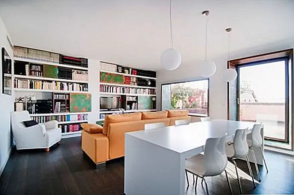 Яркий и современный пентхаус с большой террасой на крыше в Валенсии