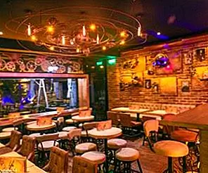 Промышленно-барочное кафе-бистро, вдохновленное известными изобретателями