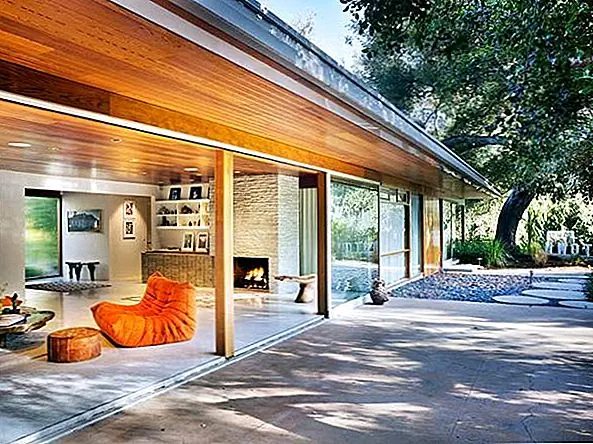 Красочный дом в Л. А. Ричардом Нейтрой