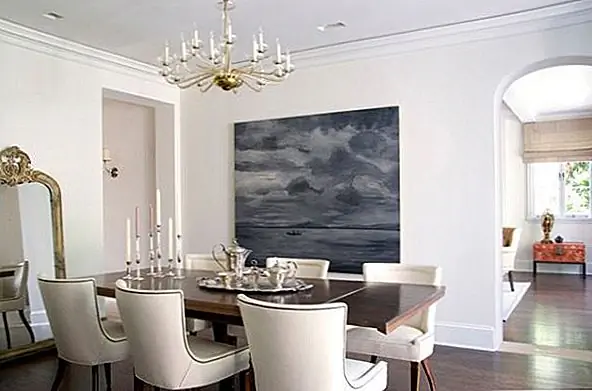 Этот тип обеденного кресла лучше всего подходит, потому что он не только выглядит роскошным и щедрым, но и очень удобен. Никто не хочет часами и часами сидеть на неудобном стуле; Это уж точно! Но при покупке обеденных стульев иногда люди отвлекаются по стилю, а современные обеденные стулья, доступные на данный момент, обычно не самые лучшие, чтобы сидеть.