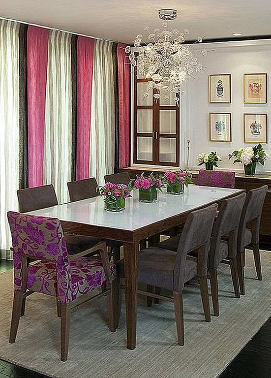 Кроме того, люди чувствуют себя обязанными купить столовую; стол и стулья. Это может ограничить выбор стула. Тем не менее, покупка обоих продуктов по отдельности всегда является рекомендуемым маршрутом для снижения.