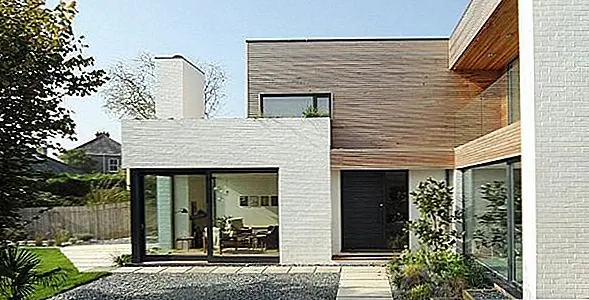 Мебельные детали просты, удобны и имеют особый вид, что делает их очень подходящими для такого типа дизайна. Мне тоже нравится ванная. Это очень свежо и чисто, а белый - хороший выбор для этого. И есть много красивых деталей повсюду. В целом, это очень функциональное и красивое место.