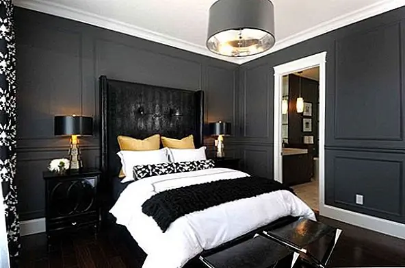 Другим примером, в котором темные стены могут (должны!) Идти без внимания, является то, что сами стены являются архитектурно детализированными, как в этой красивой спальне из древесного угля. Литье по всему периметру комнаты является тонким, но выделяется, когда темные стены заставляют элементы текстуры выходить на первый план.