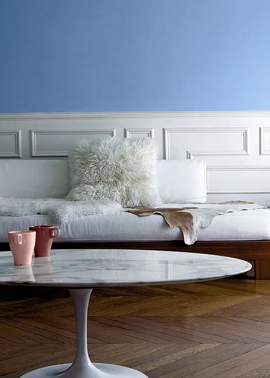 Возьмите свою кисть, потому что вы определенно захотите немного сходить с ума этим цветом. Очевидно, что спальня станет моим первым выбором, но это тоже будет прекрасно выглядеть на вашей кухне. (через Мари Клэр Мэсон)