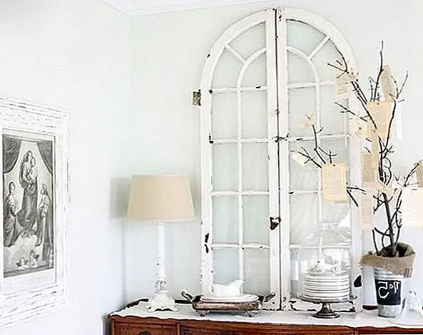 Этот уголок столовой - идеальное развлекательное пространство. Подарите себе что-нибудь сладкое для своих гостей и проявите себя и свой стиль, сделав это.