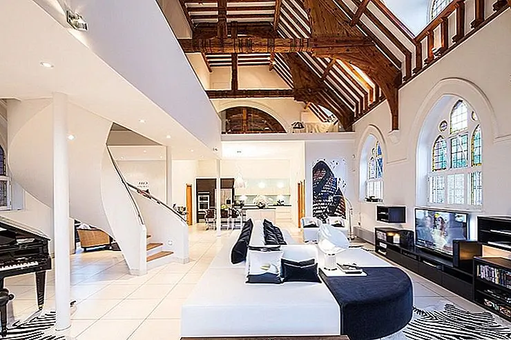 Бывшая церковь становится роскошной резиденцией с гламурным интерьером