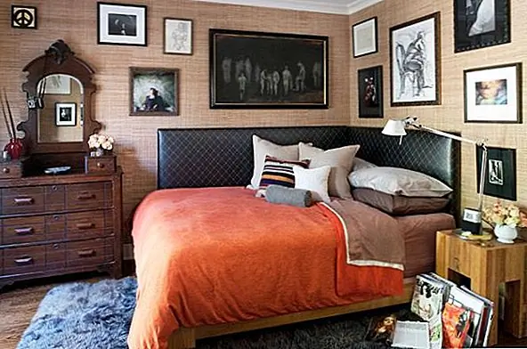 Вам не нужно класть постель в обычное место на плоскую стену. Инновационная позиция - разместить его в углу комнаты с изогнутой изголовьем. Это отличный способ максимизировать пространство, будучи более uber-cool.