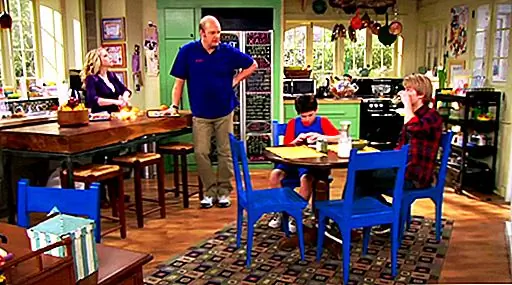 Их дом действительно привлекателен и чрезвычайно яркий. Используются яркие комбинации цветов: бирюзы, зелень, желтые, апельсины и коричневые. Не забываются и шаблоны разных видов и различных текстур. В гостиной есть каменный камин, в задней части гостиной, секций со сплошной крышей и даже несколько черепичных стен. Возможно, интересный предмет представлен присутствием связанных с насекомыми аксессуаров, которые появляются на стене. Их присутствие имеет логическое объяснение, г-н Дункан является истребителем.