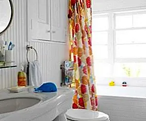 Дайте вашей белой ванной комнате свежий спин