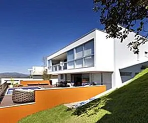 Большой семейный дом с огромной внешней зоной