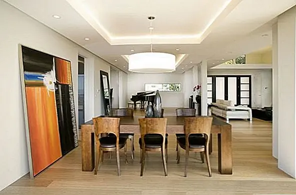 Я надеюсь, что комнаты с вдохновением, показанные выше, помогут вам задуматься о том, что обычно принято во многих дизайнерских кругах. Искусство не только помогает вам подтолкнуть границы того, что вам понравилось, но также может повлиять на вас так, как вы могли бы даже не осознавать.