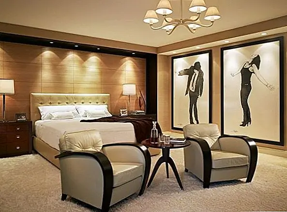 Крупномасштабное искусство хорошо работает для домов, которые являются чердаками или имеют потолки высотой двух этажей. Тем не менее, любой тип искусства действительно может быть размещен в любой комнате в вашем доме. Даже комнаты ваших детей могут извлечь выгоду из большой карты на одной стене или забавной фрески с другой. По сути, когда дело касается искусства, небо - предел. Итак, используйте свое воображение, подтолкните свои границы и сделайте выбор, который положительно повлияет на вашу жизнь и ваш дом.