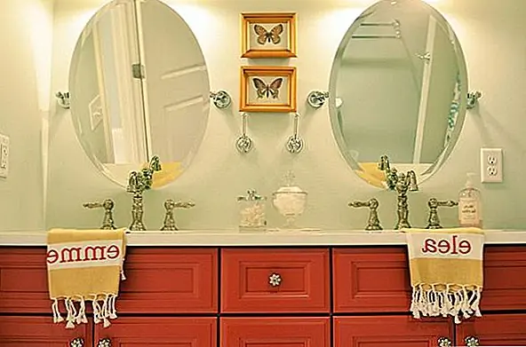 Комната наполнена элегантной мебелью, например, такой прекрасный бирюзовый сундук. Эди тоже любила сундук, поэтому она даже построила этот маленький уголок между шкафами для этого. Вся комната настолько тонкая и уютная. Стены красивы, окрашены красивым бежевым тоном, очень теплым и шикарным. Все детали и украшения со вкусом и одинаковым оттенком.