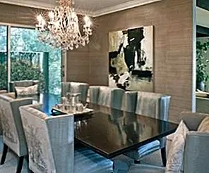 Стильные декорации в столовой для незабываемого обеда.