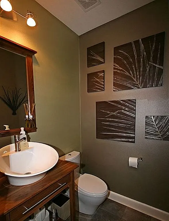 Еще один совет - не слишком фокусироваться на симметричных предметах искусства. Когда дело доходит до арт-панелей, которые являются отдельными частями, соединенными вместе для создания большого изображения, экспериментируйте, не сохраняя их в симметричном порядке. Это может быть интересным и интригующим способом представления искусства.